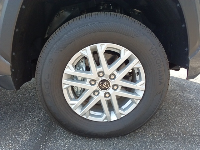 2024 Toyota Tundra SR5 Image 8 of 11