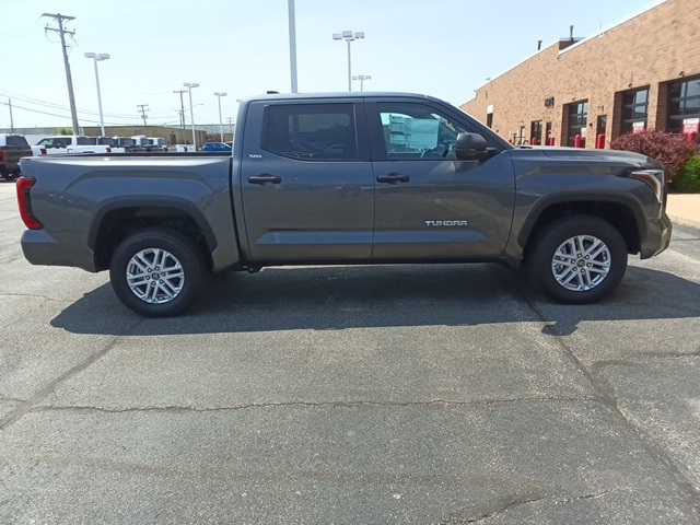 2024 Toyota Tundra SR5 Image 3 of 11