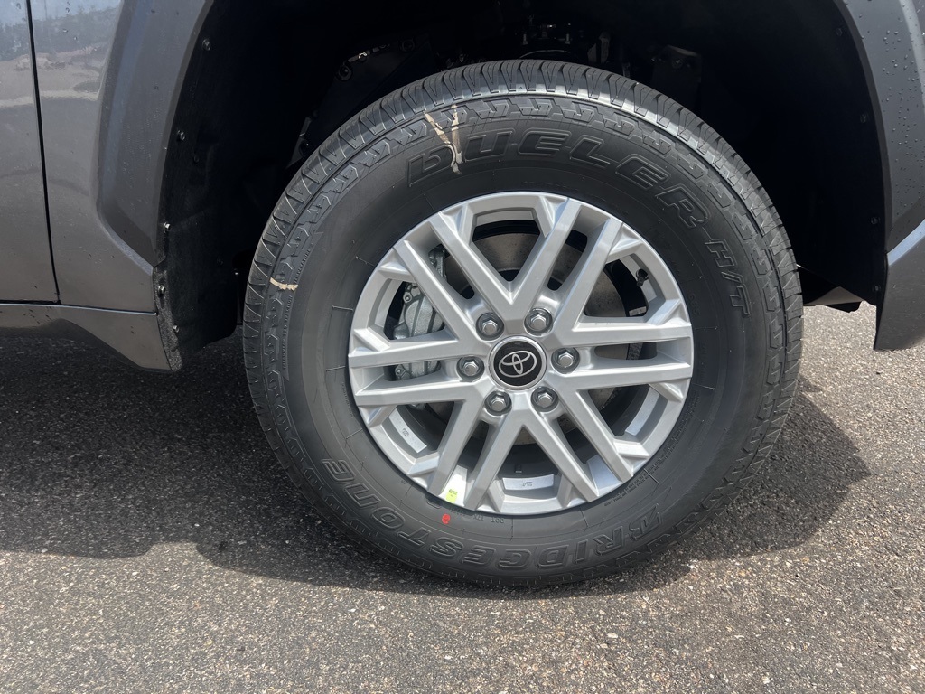 Vehicle image 25 of 28