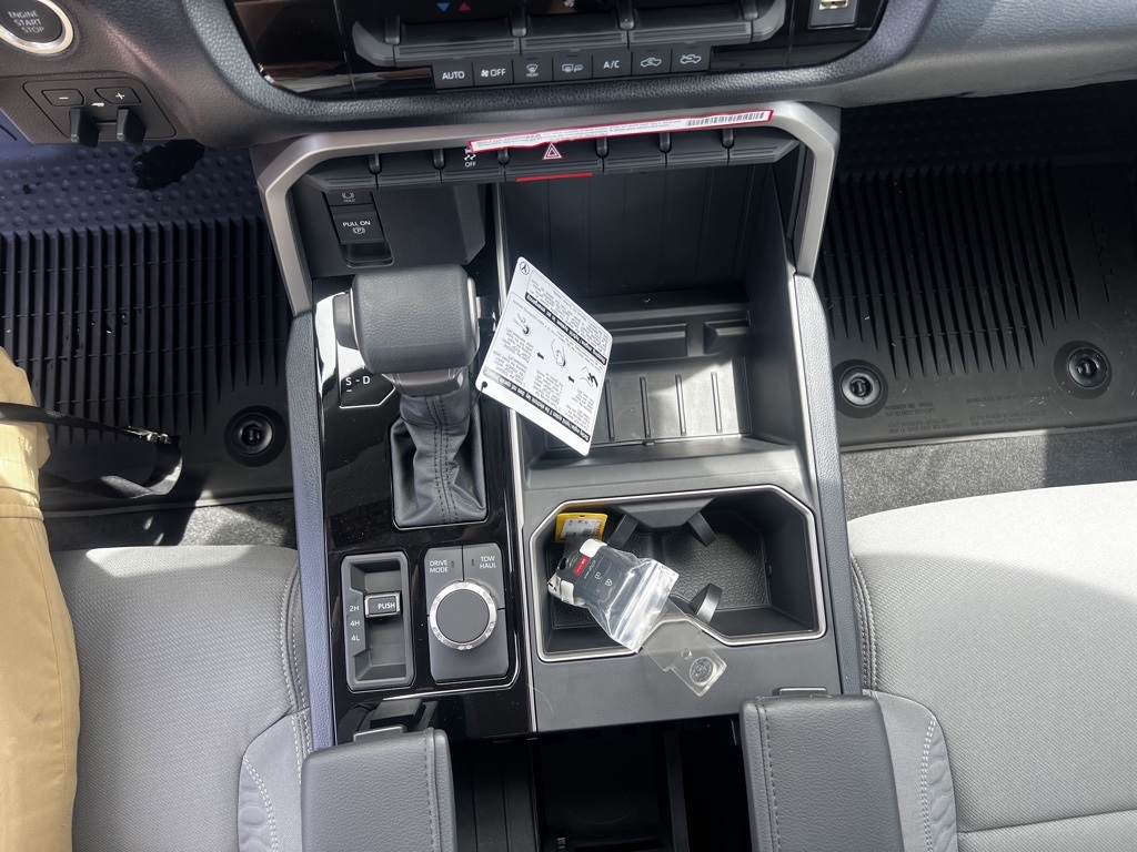 Vehicle image 13 of 28