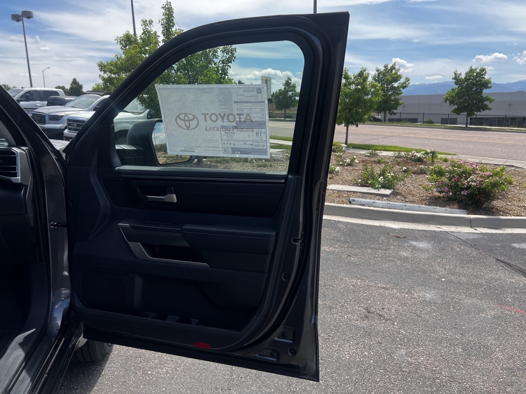 Vehicle image 23 of 28