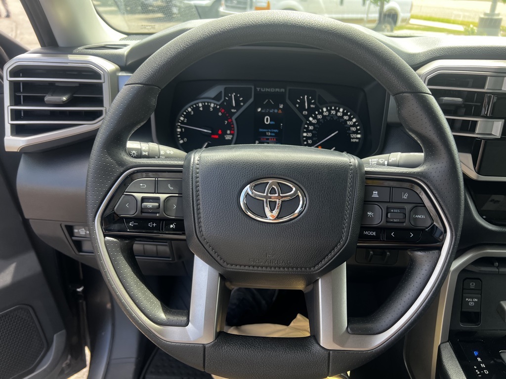 Vehicle image 10 of 28
