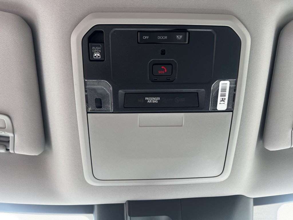 Vehicle image 11 of 28
