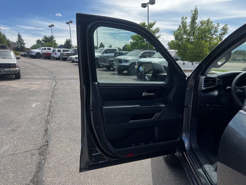 Vehicle image 15 of 28
