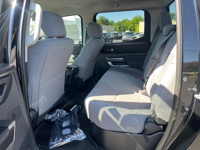 Vehicle image 18 of 32
