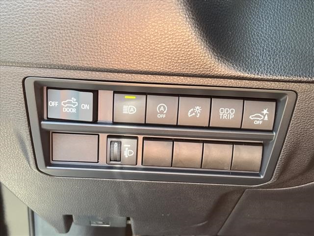 Vehicle image 26 of 32
