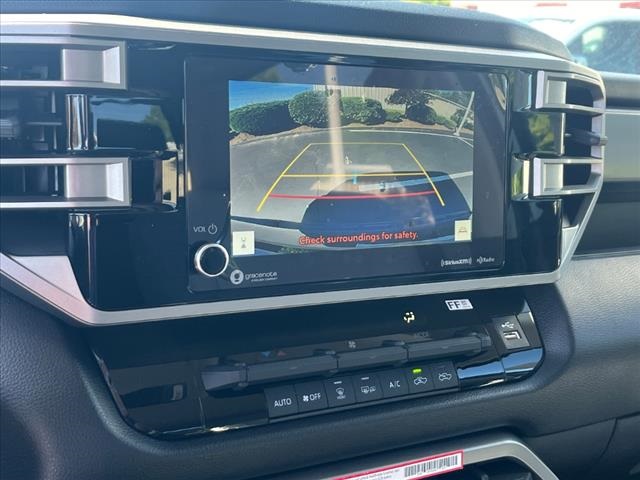 Vehicle image 10 of 32