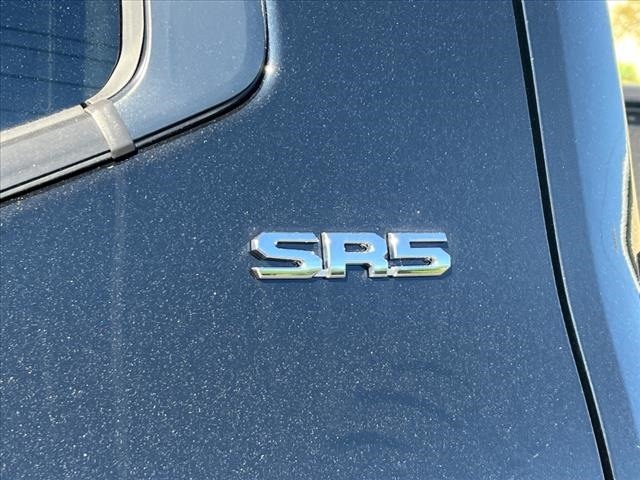 Vehicle image 30 of 32