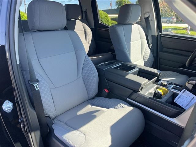 Vehicle image 16 of 32