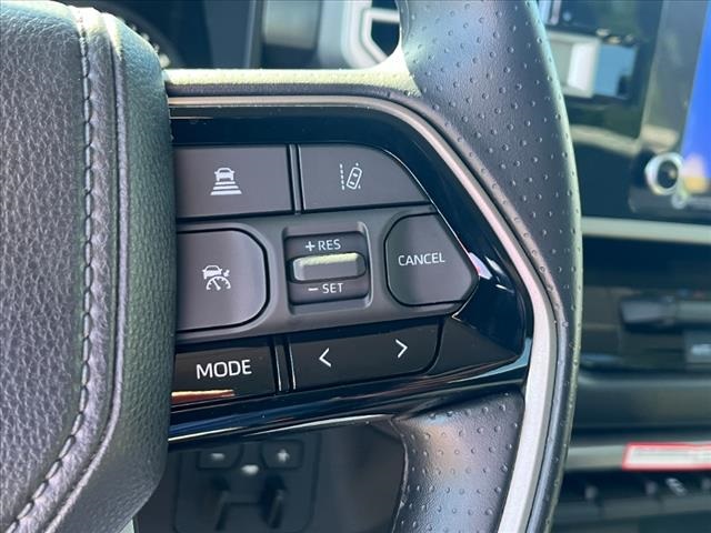 Vehicle image 25 of 32