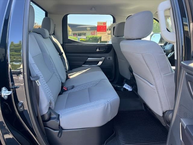 Vehicle image 17 of 32