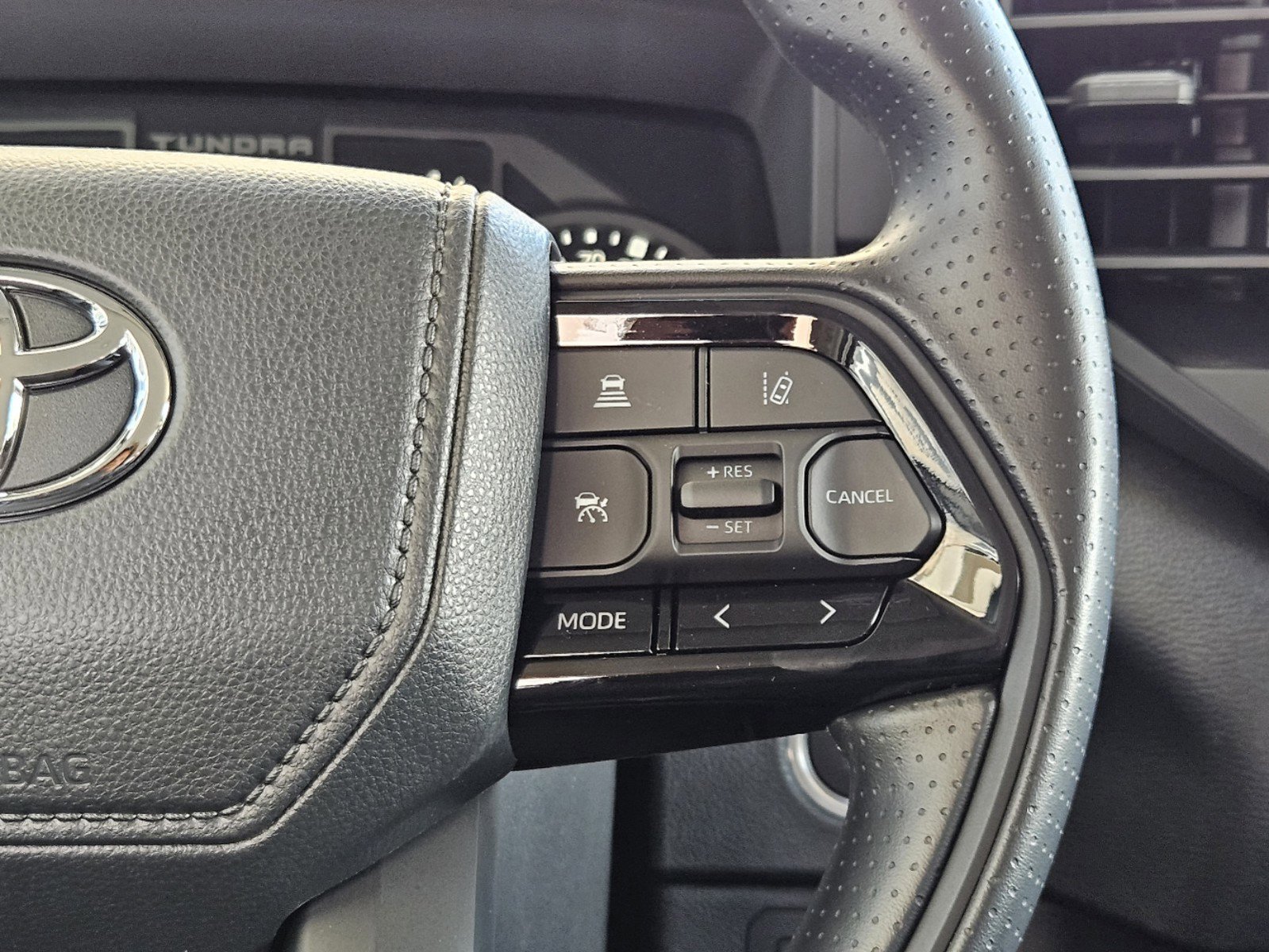 Vehicle image 21 of 23