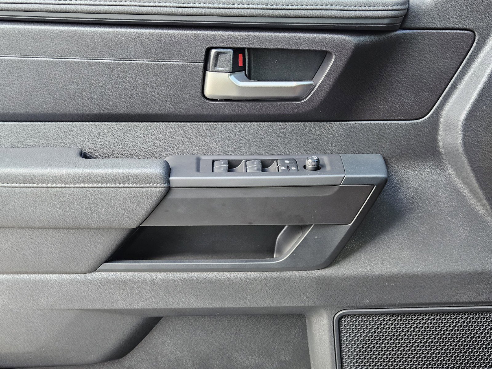 Vehicle image 16 of 23