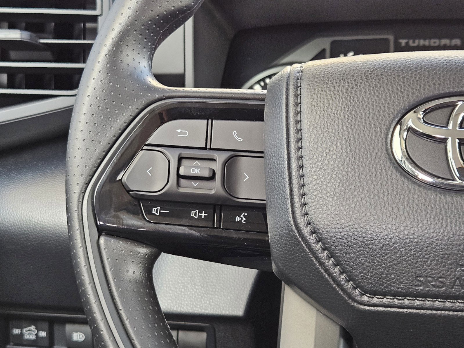 Vehicle image 20 of 23