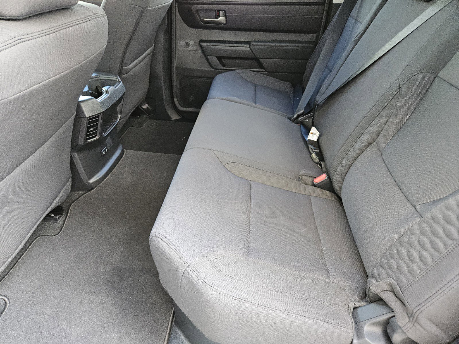 Vehicle image 17 of 23