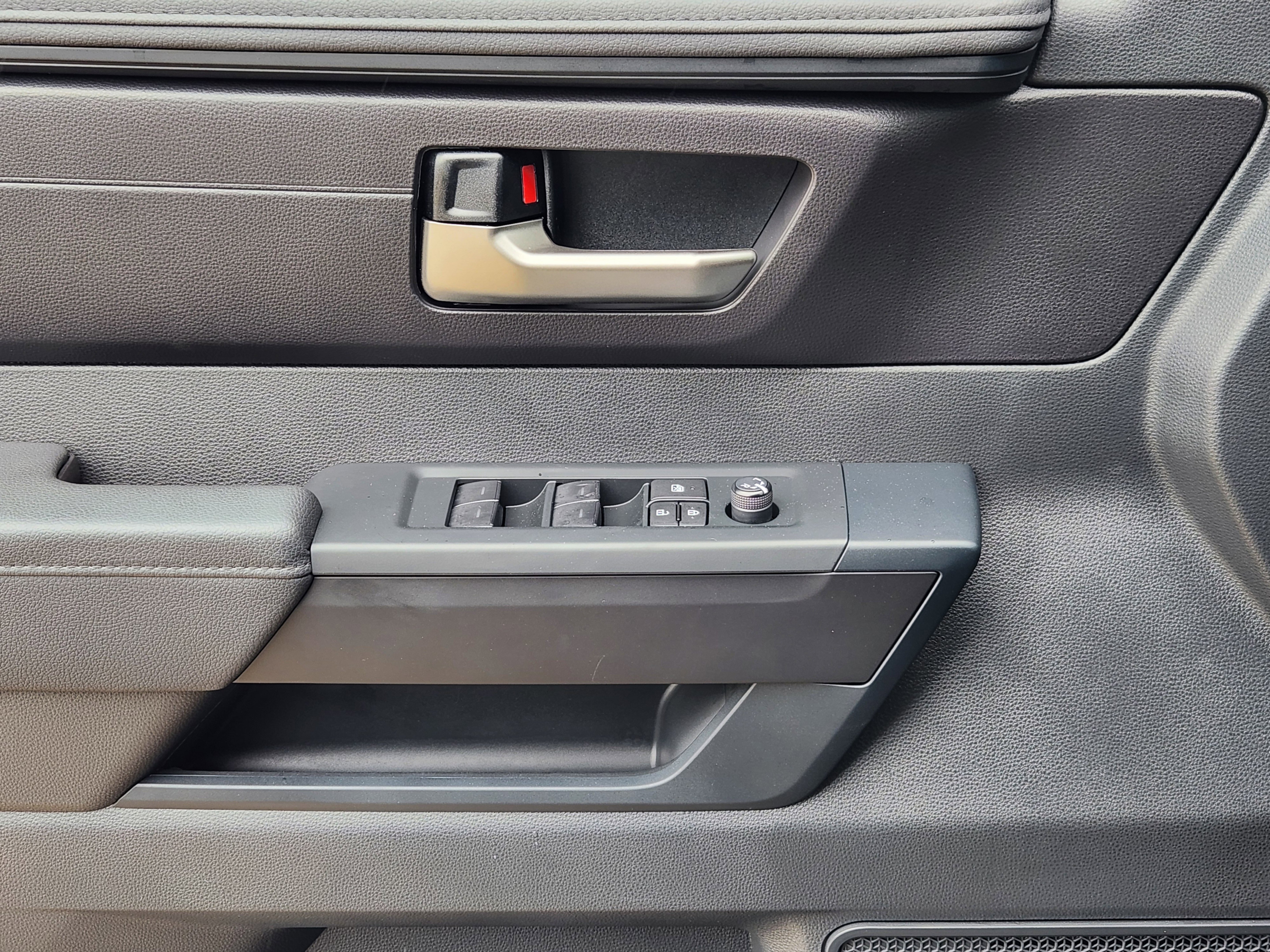 Vehicle image 17 of 22