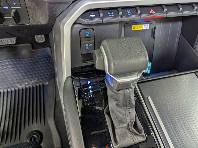 Vehicle image 25 of 33