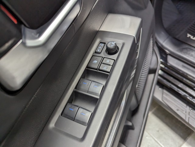Vehicle image 16 of 33