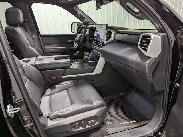 Vehicle image 31 of 33