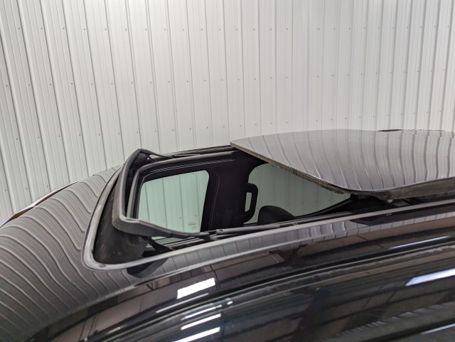 Vehicle image 9 of 33