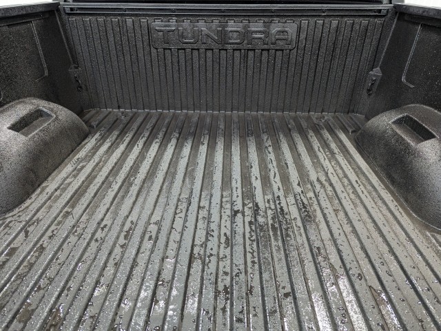 Vehicle image 28 of 33