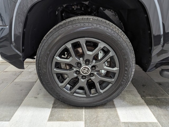 Vehicle image 8 of 33