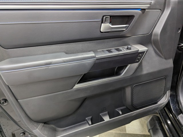 Vehicle image 14 of 33