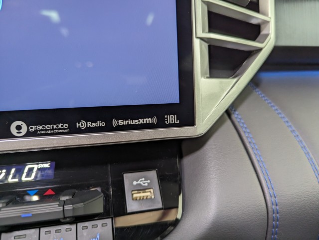 Vehicle image 21 of 33