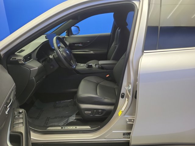 Vehicle image 12 of 25