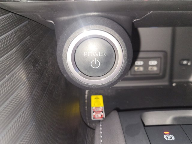 Vehicle image 21 of 25