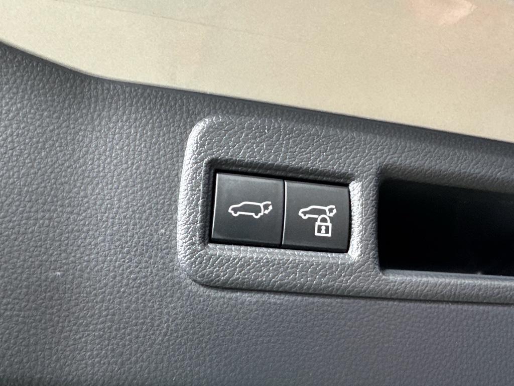 Vehicle image 13 of 31