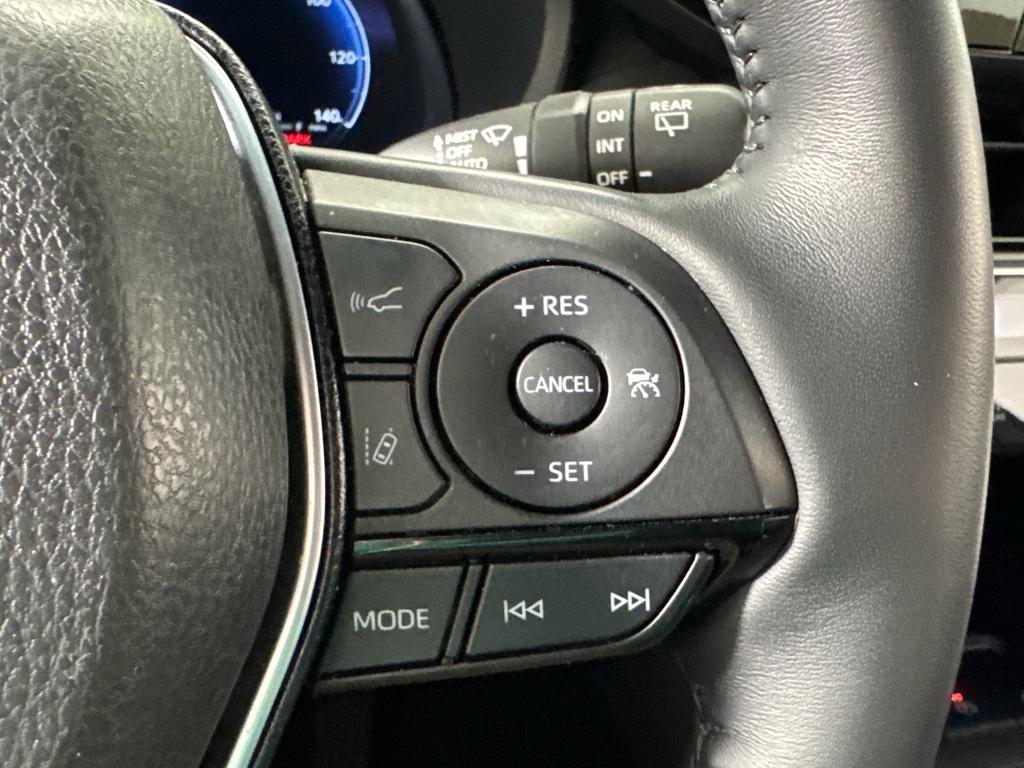 Vehicle image 19 of 31