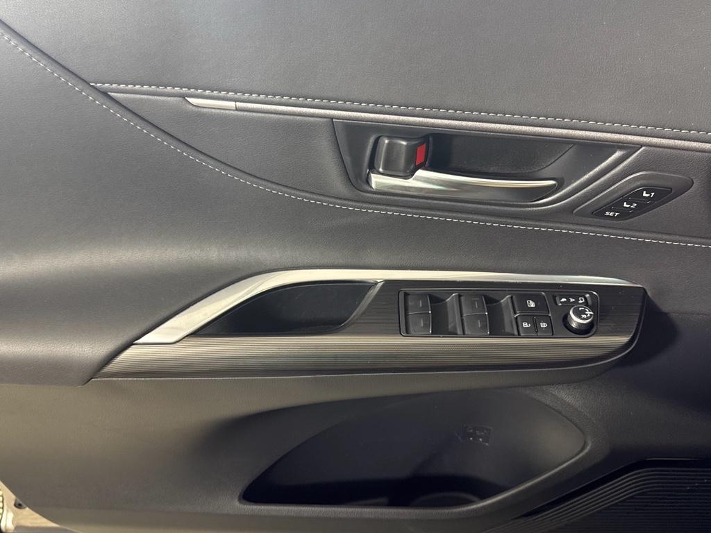 Vehicle image 26 of 31