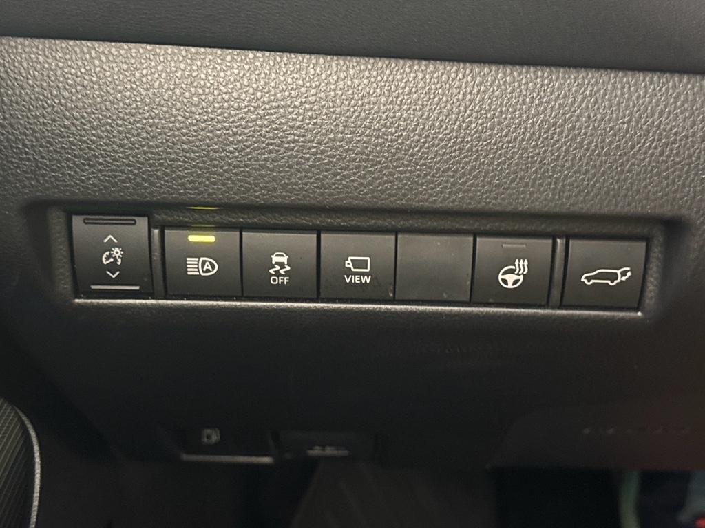 Vehicle image 17 of 31