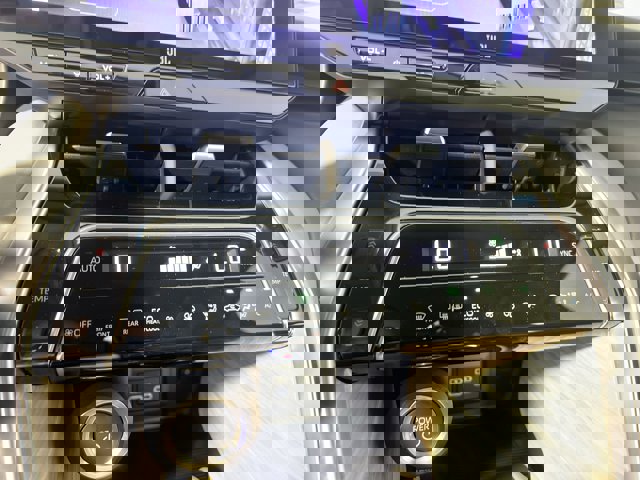 Vehicle image 22 of 31