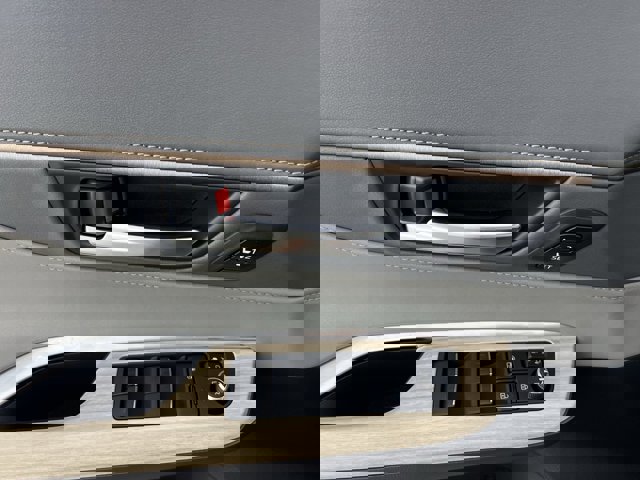 Vehicle image 14 of 31