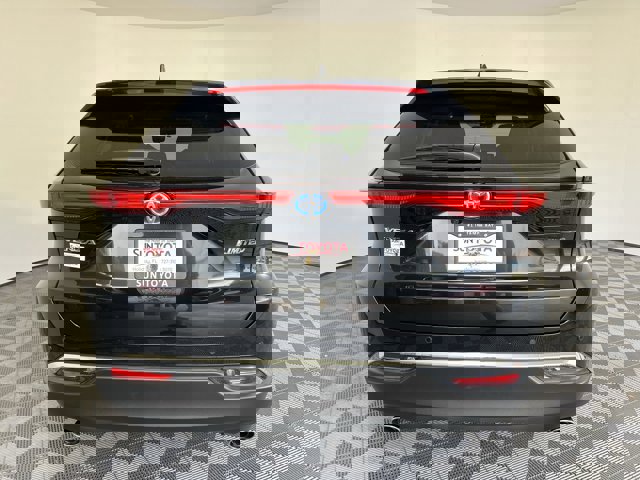Vehicle image 8 of 31