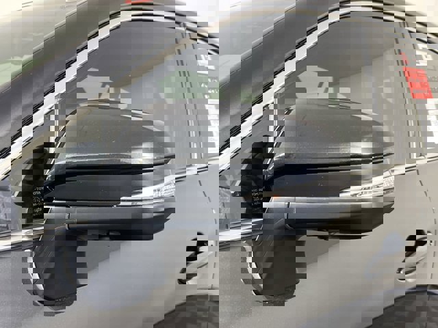 Vehicle image 10 of 31