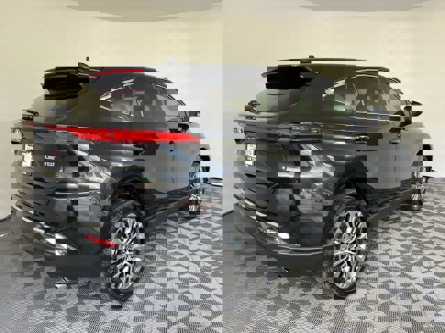 Vehicle image 4 of 31