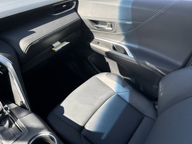 Vehicle image 43 of 64