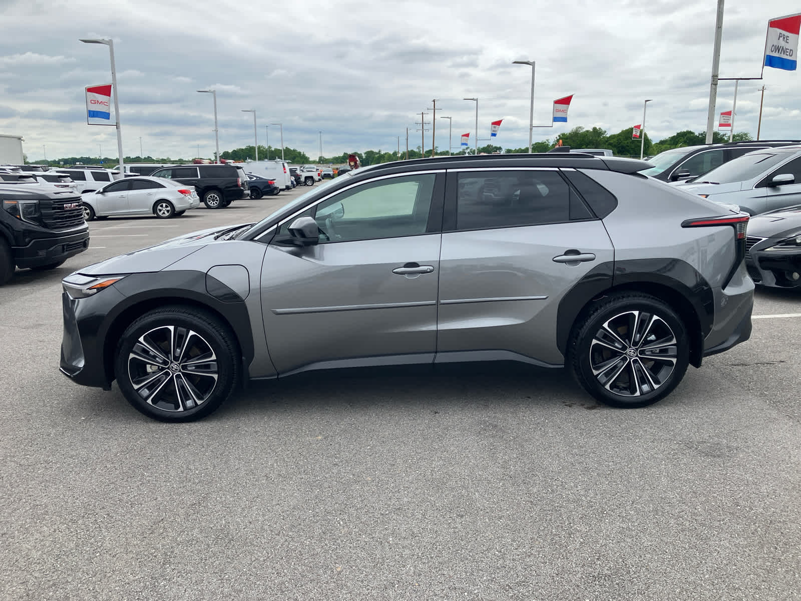 Vehicle image 8 of 38