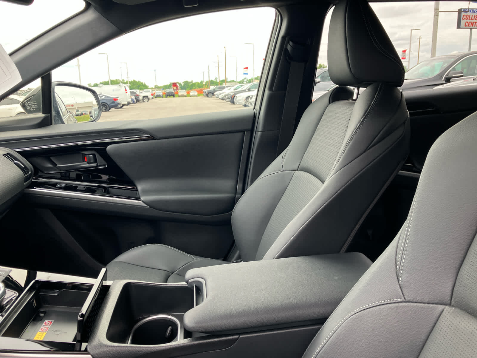 Vehicle image 10 of 38