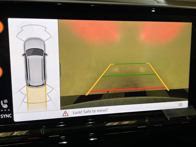 Vehicle image 18 of 22