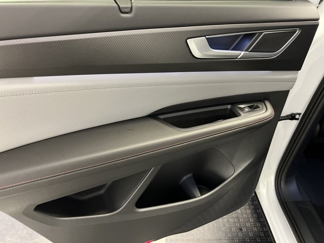 Vehicle image 11 of 22