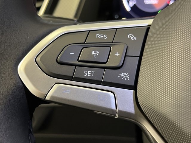 Vehicle image 14 of 22