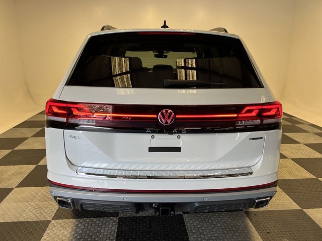 Vehicle image 4 of 22