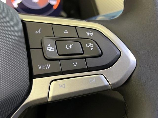 Vehicle image 15 of 22