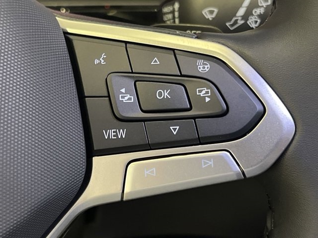 Vehicle image 15 of 22