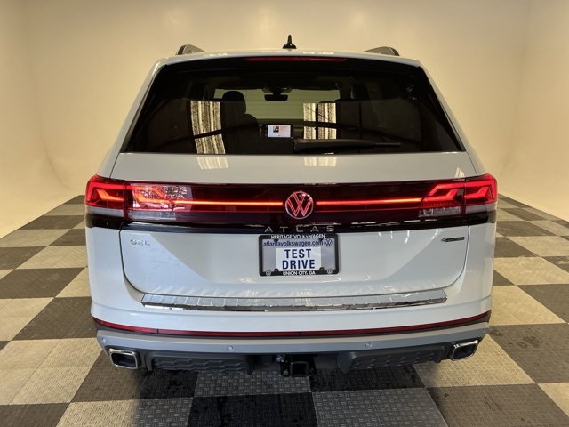 Vehicle image 4 of 22