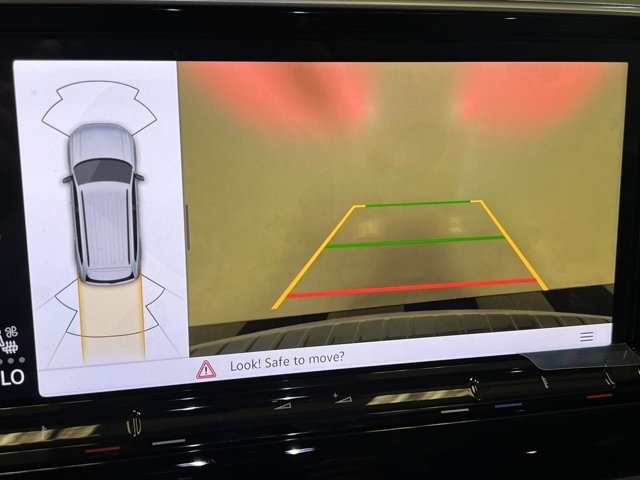 Vehicle image 18 of 22